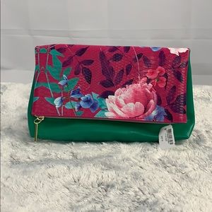 FREE GIFT WITH EVERY PURCHASE while supplies last